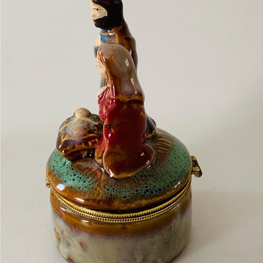 Christmas Nativity Trinket Box Jesus Mary And Joseph - Picture 8 of 9